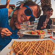 mała popołudniowa przekąska w El Callao na nadmorskiej promenadzie mała popołudniowa przekąska w El Callao na nadmorskiej promenadzie